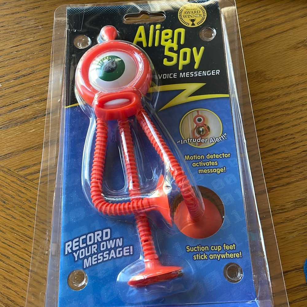 Alien Spy Voice Messenger NWT